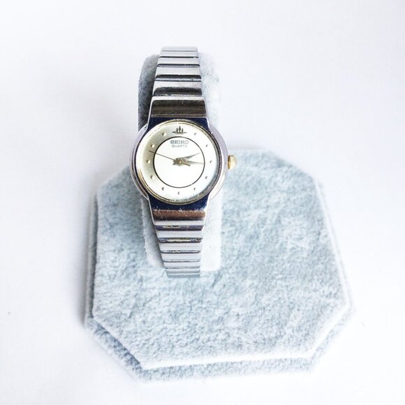 SEIKO Quartz Vintage Lady's Watch Working Quartz Movement Water Resistant Japan - Picture 3 of 7